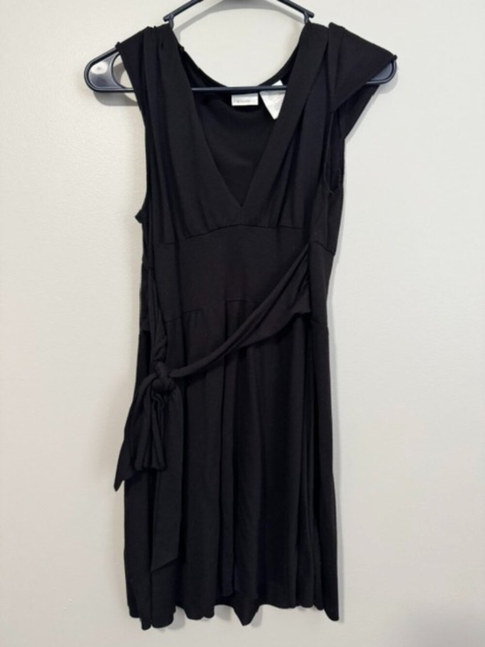 Woman's No Boundaries Black Mini Dress w V Neckline, Cap Sleeves & a Tie Belt